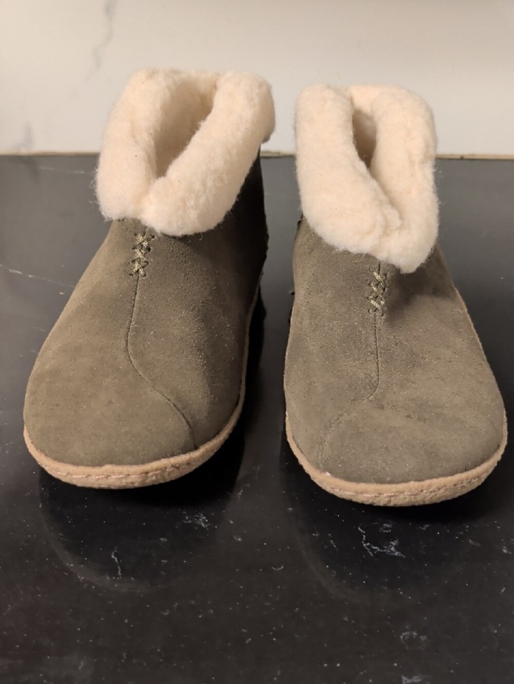 Sorel Nakiska Slide III Suede Shearling-Lined Slippers Size 7 NWOT MSRP $120